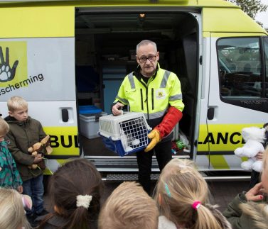 DIER_Voorlichtingsambulance_1094