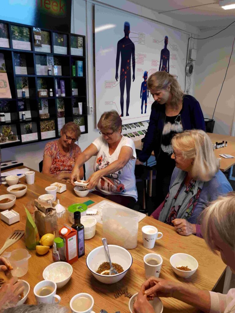 Kruidenworkshop Marieke in Hortus Alkmaar LR–1280×1707